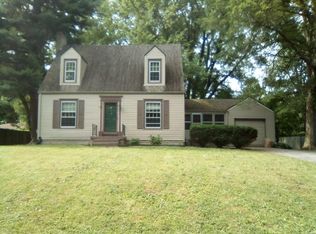 4 Carson Dr, Belleville, IL 62223