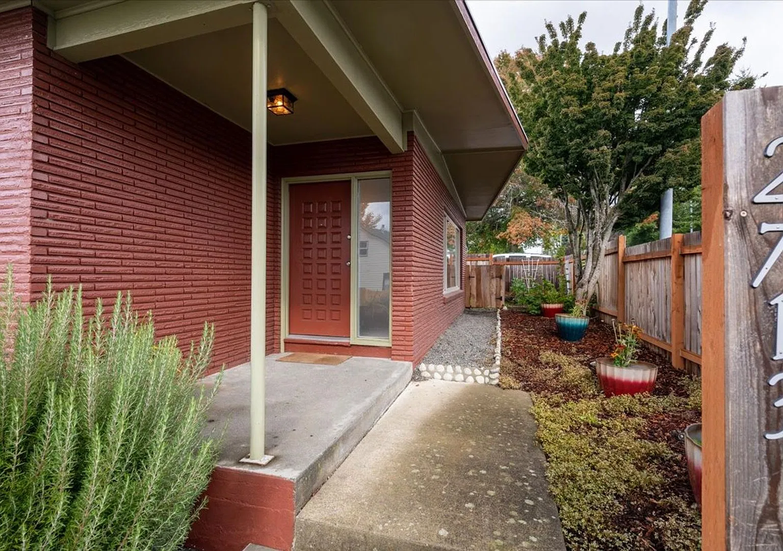 3 Bed 2 bath home with office — Photo 2