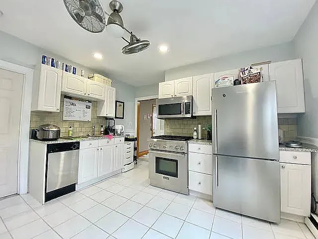 2 bed, 1.0 bath, $3,295 — Photo 2