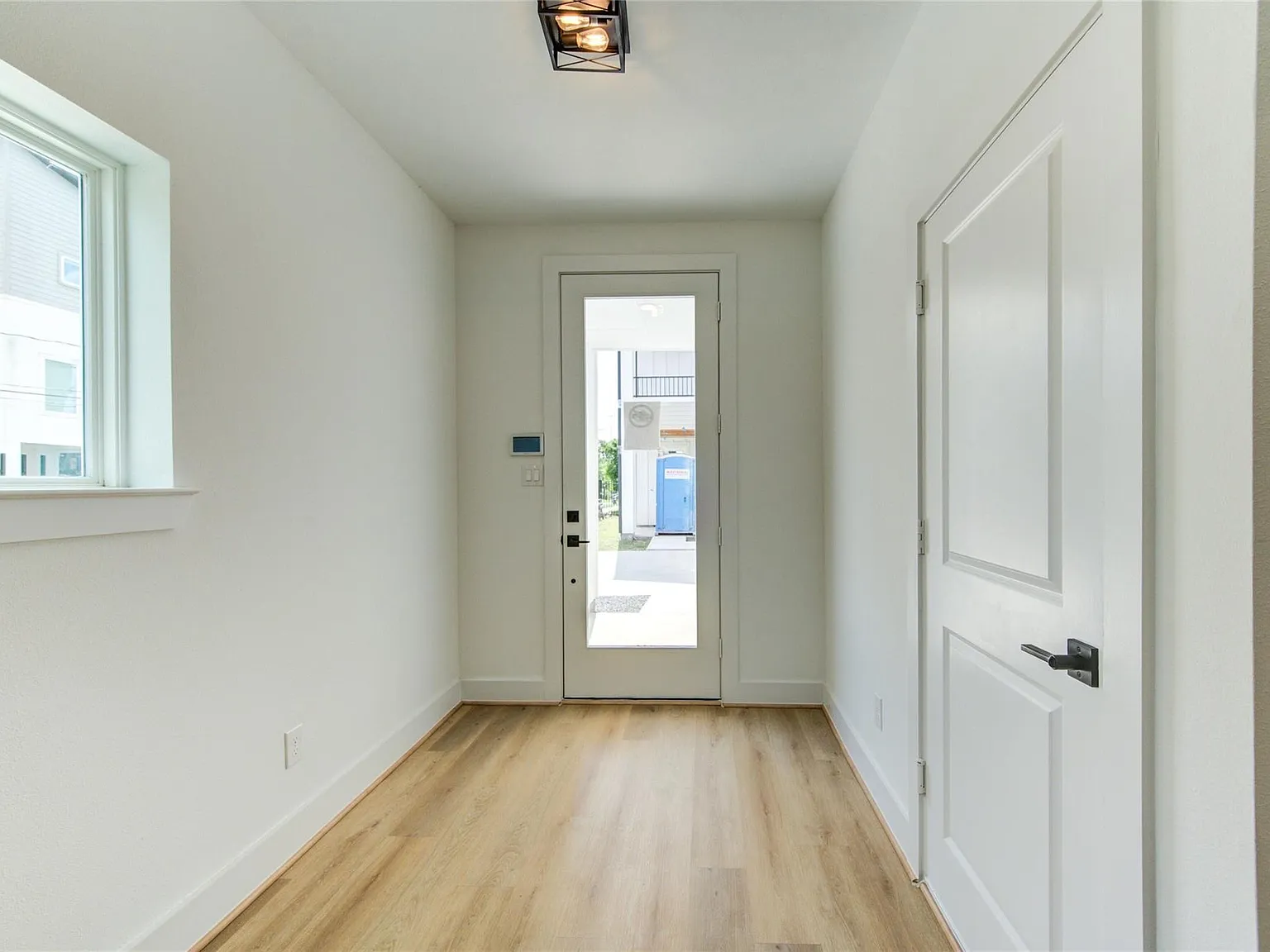 3 bed, 3.5 bath, 2151 sqft, $2,699 — Photo 4