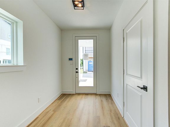 4th image of 4035 Buck St
