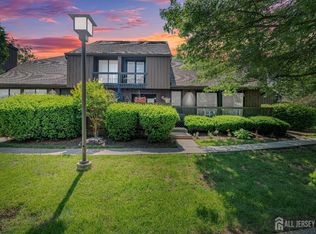 215 Kingsberry Dr, Somerset, NJ 08873