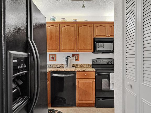 4th image of 9340 Lagoon Place #309