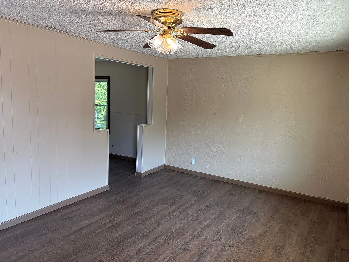 3 Bed, 2 Bath Collinsville Home — Photo 4