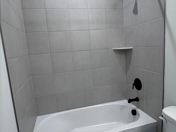 5th image of 1006 Greenwich Dr