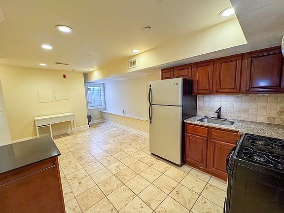 3rd image of 1402 N Willington St #1