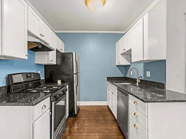 65 Palmer St, Salem, MA 01970