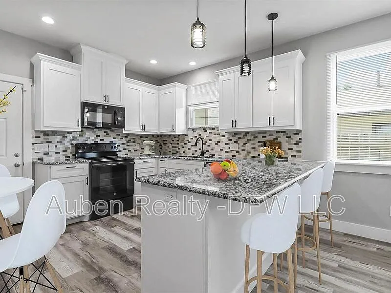 3 bed, 2.0 bath, 1517 sqft, $1,550 — Photo 4