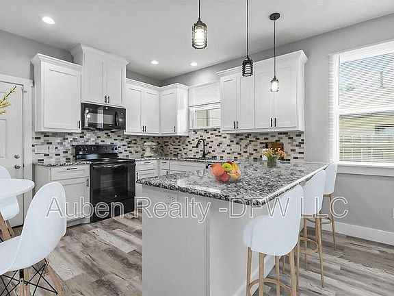 4th image of 1104 W Elm St