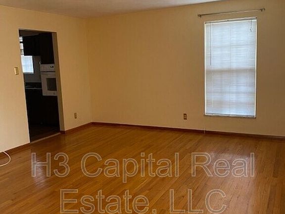 2nd image of 3006 Yale Dr