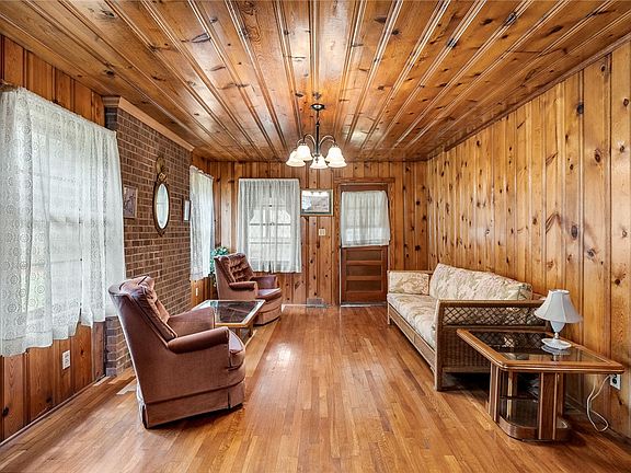 3rd image of 23 Tolar Rd