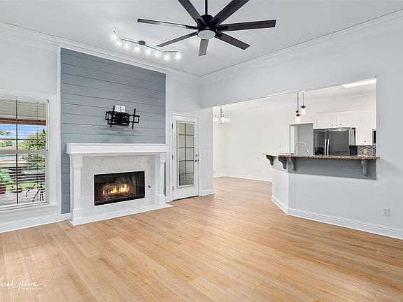 4th image of 238 Melissa Ln