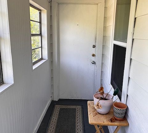 5th image of 909A Foster Ave E