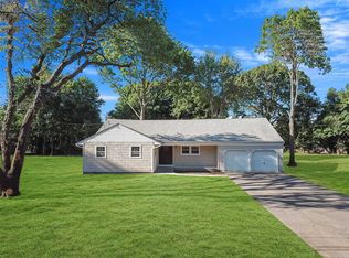 2 Cedar Ln, Setauket, NY 11733