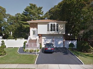 397 Robyn Pl, East Meadow, NY 11554