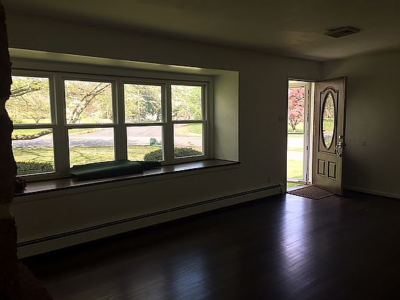 5th image of 80 Linn Dr