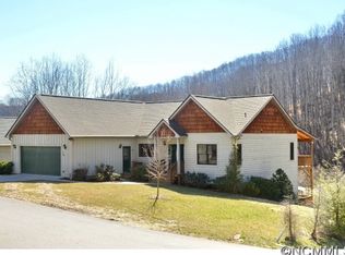 16 Constitution Ave, Waynesville, NC 28785