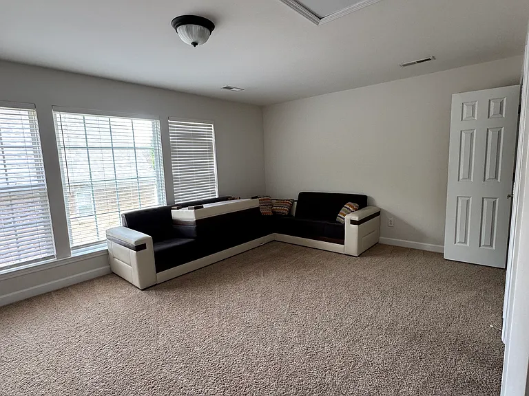 1511 Red Oak Dr — Photo 18