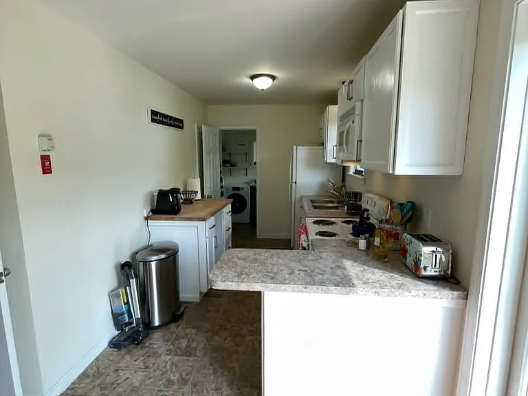 10 Abenaki Trl — Photo 1