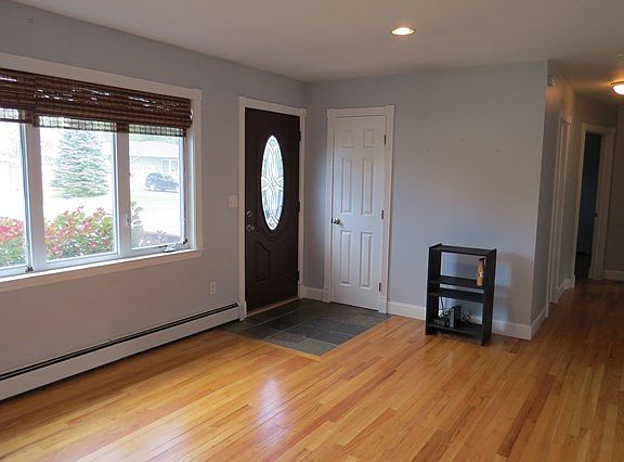 5th image of 208 Saint John Pl