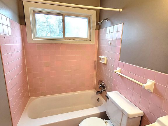 4th image of 5025 University Ave NE #7