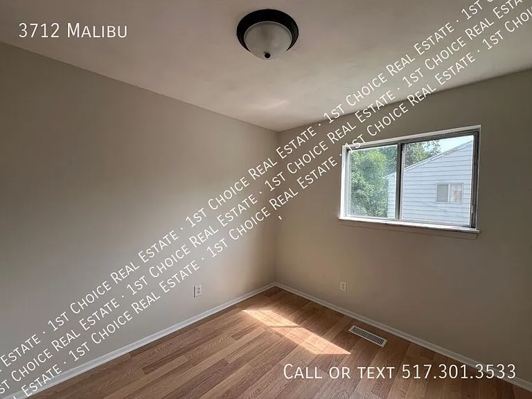 3712 Malibu Dr — Photo 10