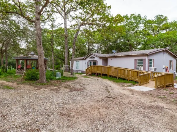 319 Green Oaks Dr, Bastrop, TX 78602
