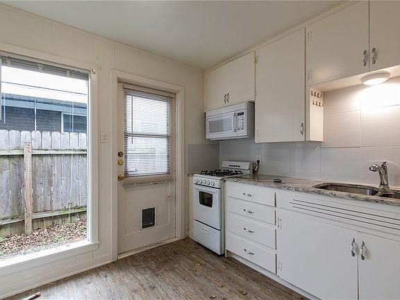 4th image of 3410 West Ave APT B