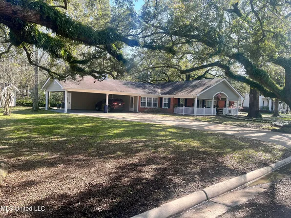 904 Columbus Dr, Pascagoula, MS 39567