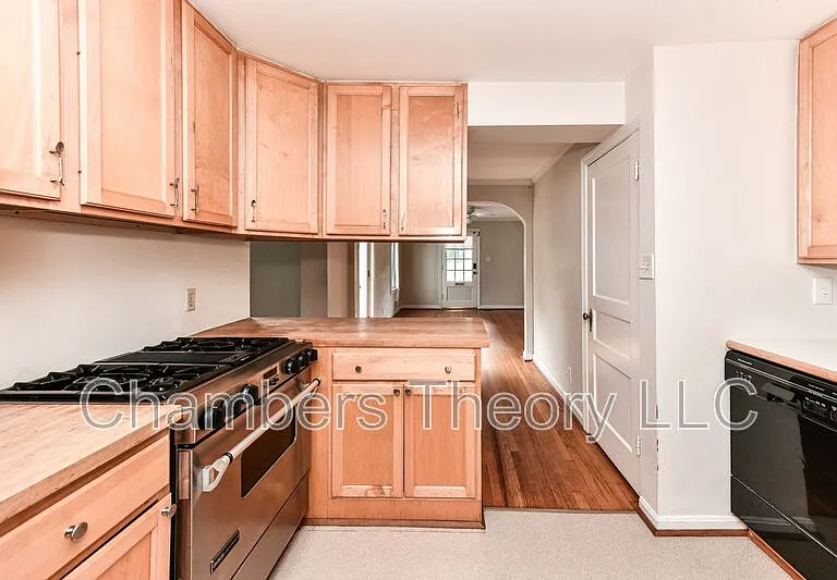 419 S Barton St — Photo 9