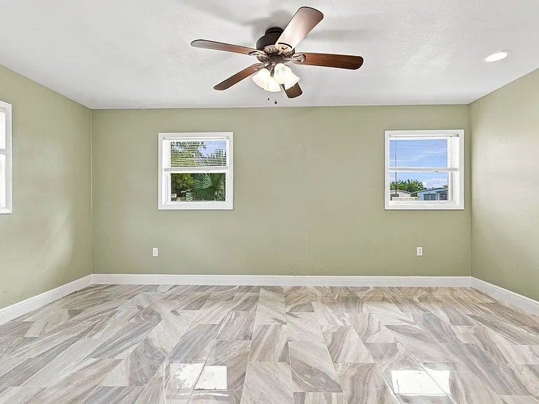 2267 Robinhood Dr — Photo 12