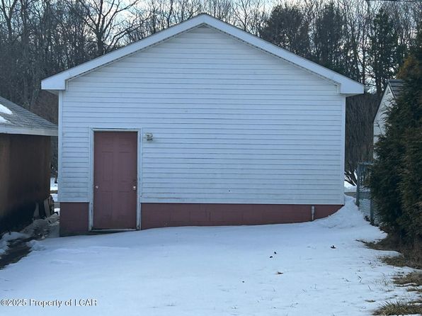 62 Berwick St, Beaver Meadows, PA 18216