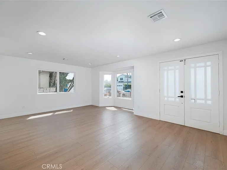 15147 Otsego St — Photo 7