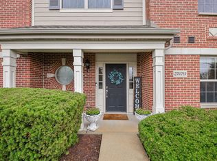 27W753 S Meadowview Dr #1, Winfield, IL 60190