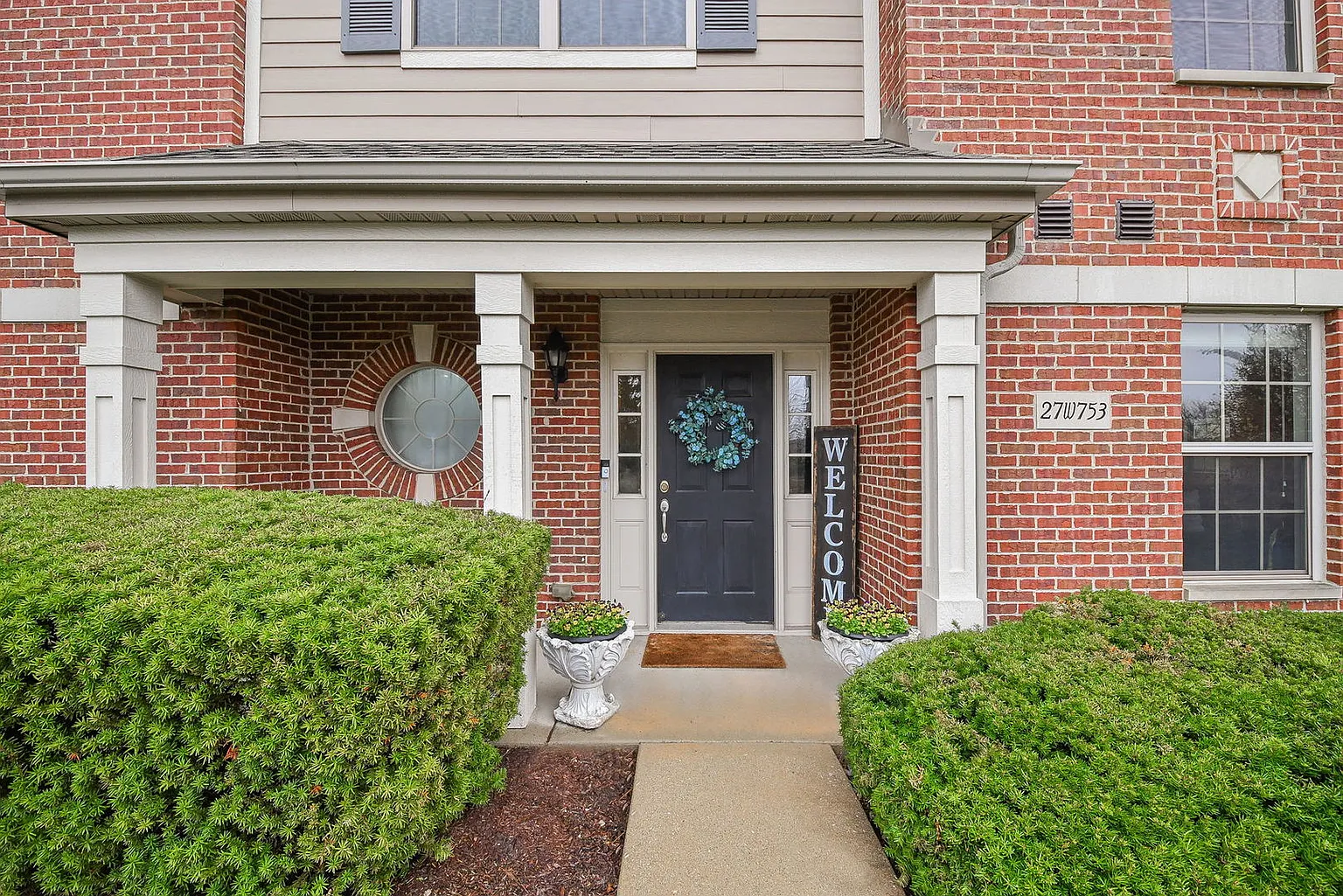 27W753 S Meadowview Dr #1 photo 1