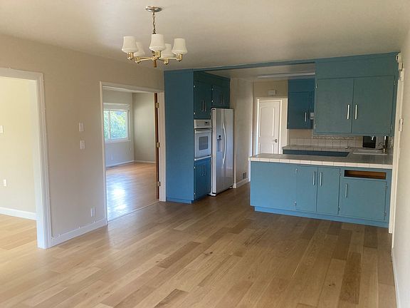 3rd image of 6 Louise Ct