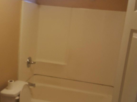 5th image of 915 N Record Ave