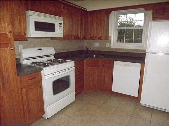 5th image of 1523-1525 Dunluce Dr