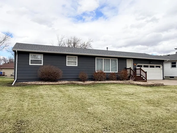 621 17th Ave NE, Aberdeen, SD 57401