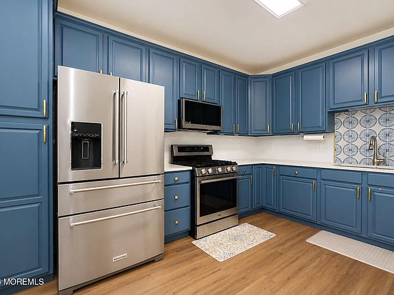 4th image of 604 St Andrews Place