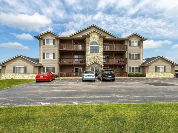 3215 S 16th Ave Unit 104, Eldridge, IA 52748