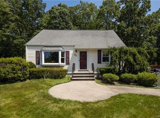 22 Swannekin Rd, Blauvelt, NY 10913