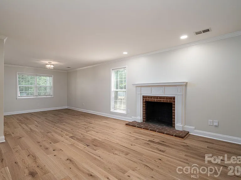 100 Cabell Way — Photo 6