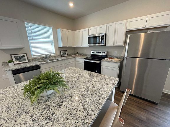 3rd image of 1020 Hamilton Crossings #955