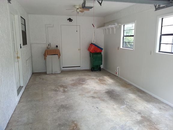 1 Car Garage