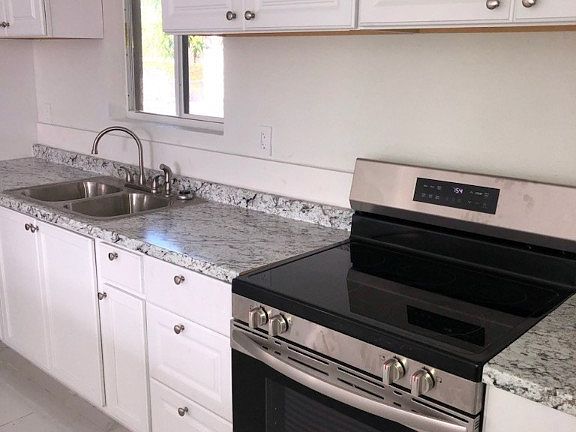4th image of 313 E Trinidad Ave