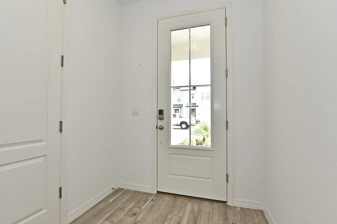 3 bed, 2161 sqft, $2,700 — Photo 2