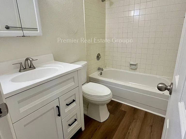 1015 Western Dr — Photo 7