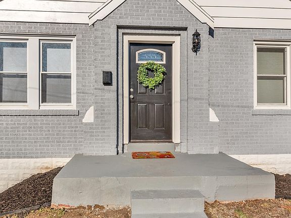 3rd image of 10425 Oak Ave