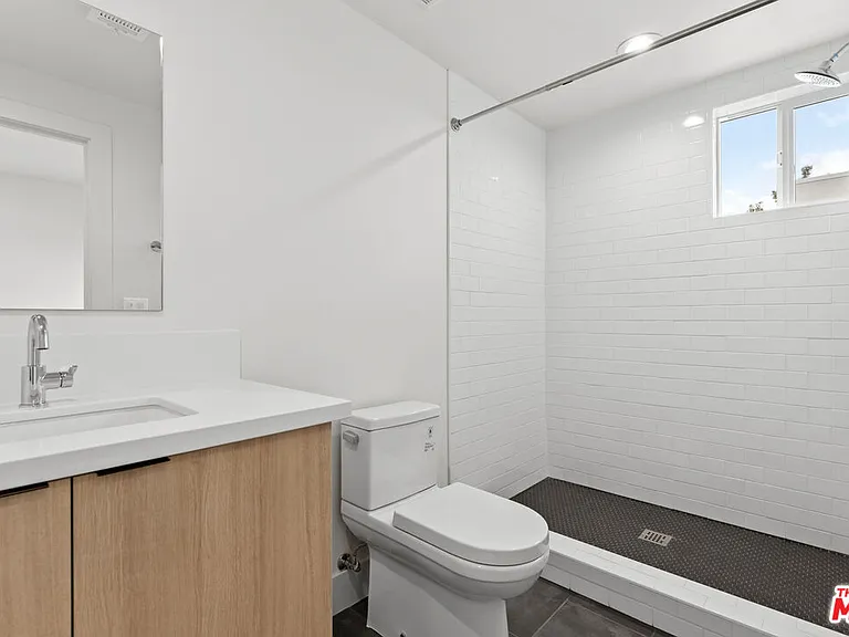 6937 Simpson Ave #1/2 — Photo 11